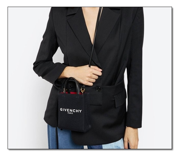 버티컬 LOGO 지방시 미니백 남녀모두에게 선물하기 좋은 daily bag 커플템으로도 강추!